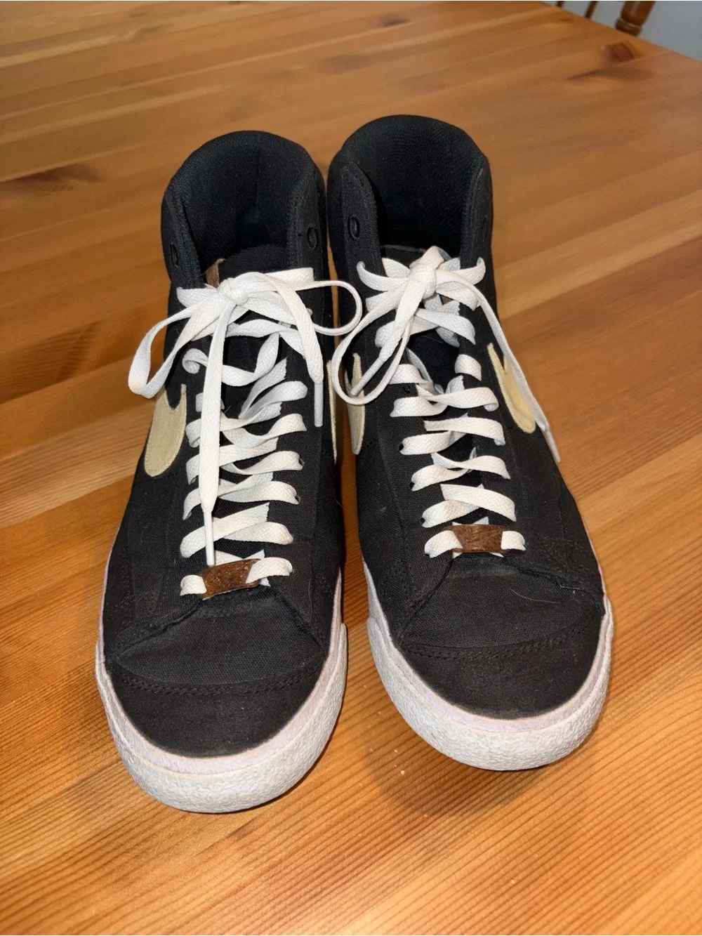 Nike Blazer '77 Mid Pomegranate Size 8.5 GUC